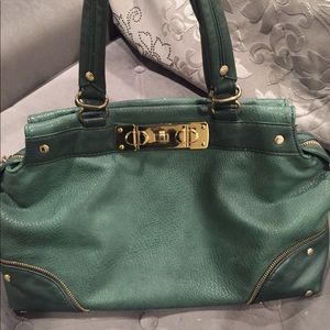 🚨 SALE 🚨 Olivia & Joy shoulder bag in Green.